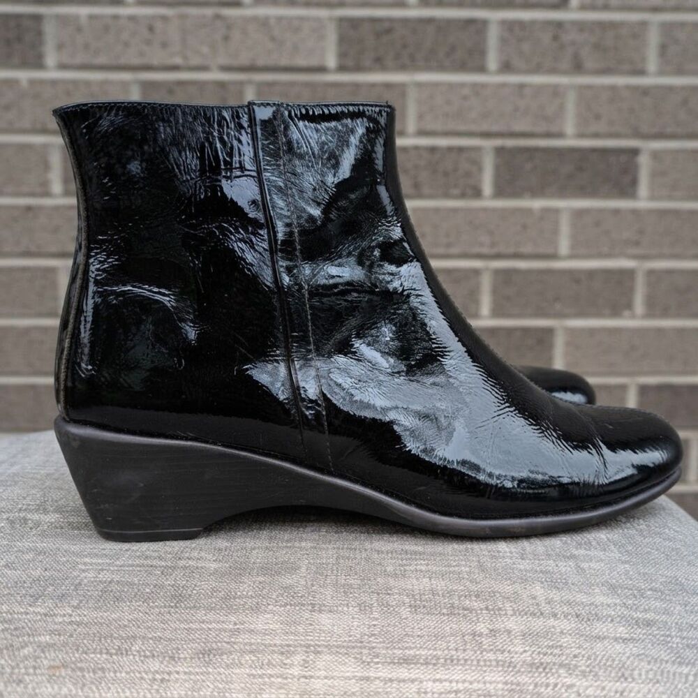 THE FLEXX Women's Black Crinkle Patent Leather Wedge Ankle Bootie Size 8